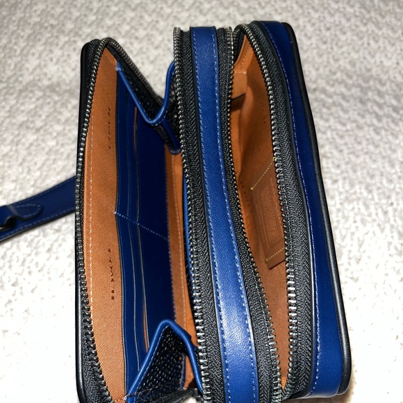 Coach Charter Crossbody Sling Front carry Pack belt bag - Picture 7 of 8